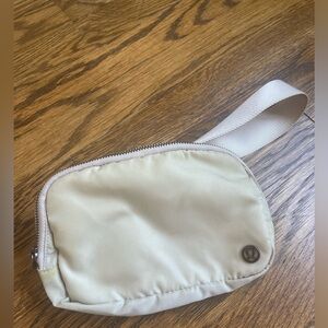 Lululemon belt bag icy silver